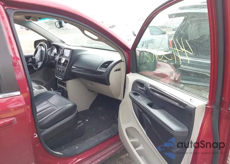 2015 Chrysler Town & Country Lx z USA, uszkodzony, nr VIN 2C4RC1AG4FR665319